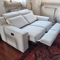2 divani, di cui 1 motorizzato POLTRONESOFÀ
