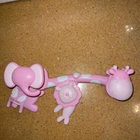 Apppenditi abiti rosa per bambini