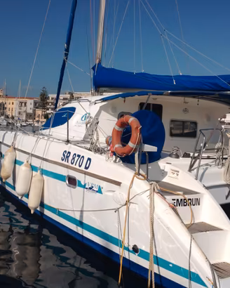 In catamarano