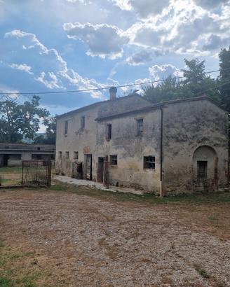 CL121 - Affascinante Rustico Casale da Ristruttura