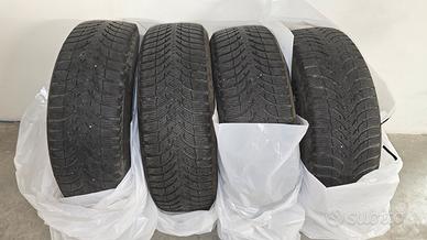 Pneumatici invernali Michelin 185/65 R15 e cerchi
