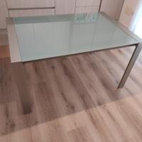 Tavolo in vetro allungabile 