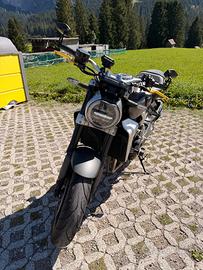 Honda cb1000r