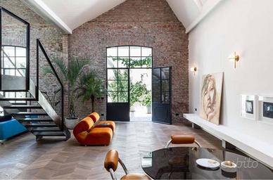 Loft / Open Space di 1000 m² con 4 locali e box au