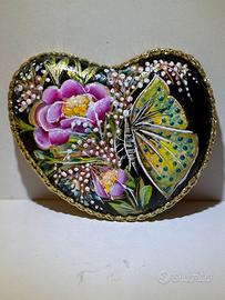 Sasso artistico dipinto a mano tema floreale