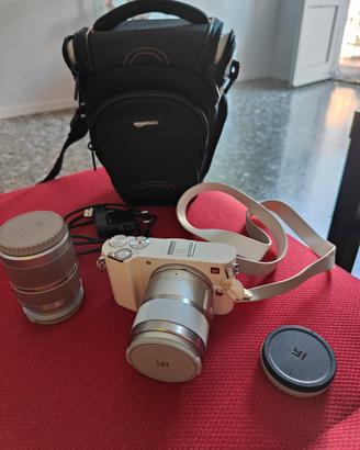Xiaomi YI M1 + 12-40mm + 42.5mm f/1.8 + borsa
