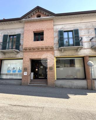 NEGOZIO A STRAMBINO