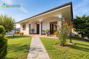 Villa di 125 m² con 4 locali e box auto a Briona