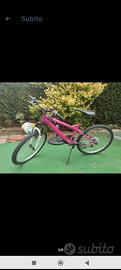 Bici 24" modello mountain-bike da donna 