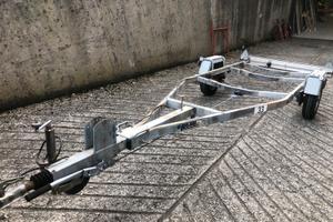 Carrello rimorchio barca catamarano motoscafo