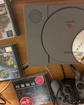 Sony PS1 Funzionante + joystick + 4 Giochi