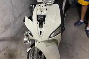 3 scooter incidentati per pezzi di ricambio