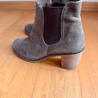 Stivaletti in vero camoscio color tortora 40