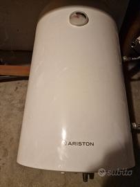 Boiler Ariston con ingressi caldaia
