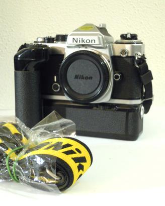 NIKON FE con MOTORE