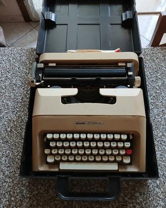 Macchina da scrivere Olivetti lettera 35
