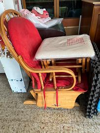 Sedia a dondolo in legno + poggiapiedi