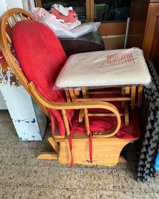 Sedia a dondolo in legno + poggiapiedi