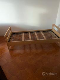 Letto singolo in legno massello con rete a doghe