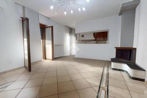 4 LOCALI A LATIANO