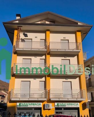 Attico / Mansarda di 104 m² con più di 5 locali a 