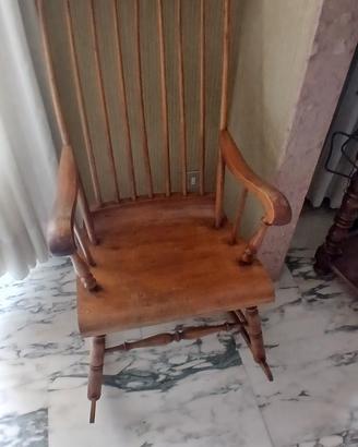 Sedia a dondolo in noce