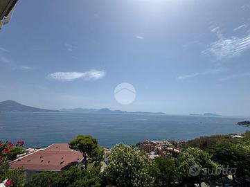 3 LOCALI A NAPOLI