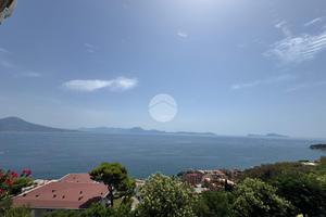 3 LOCALI A NAPOLI