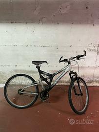 bicicletta mountain bike 