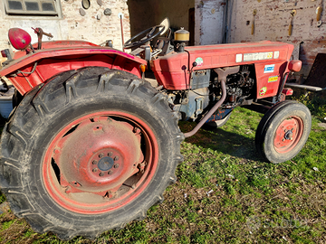 Trattore Sametto e attrezzi agricoli