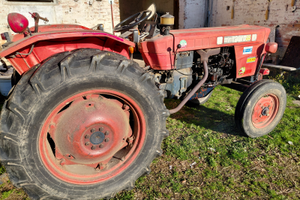 Trattore Sametto e attrezzi agricoli
