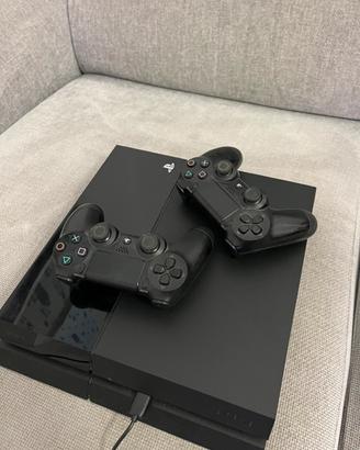 Playstation 4 + 2 joystick