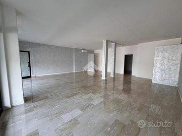 NEGOZIO A ALBIGNASEGO