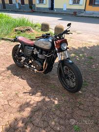 Triumph 900
