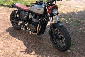 Triumph 900