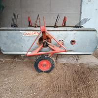 Ranghinatore a nastro per fieno tenuto molto bene