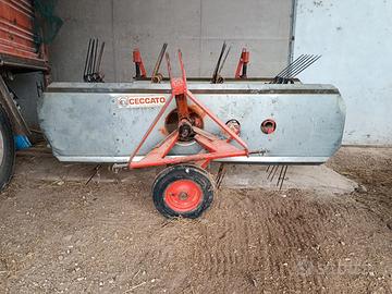 Ranghinatore a nastro per fieno tenuto molto bene