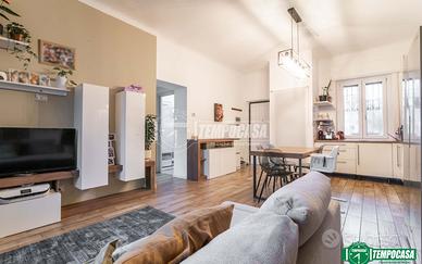 TRILOCALE RISTRUTTURATO IN CORTE - SENZA SPESE CON