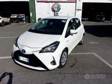 TOYOTA Yaris 1.5 Hybrid 5 porte Business