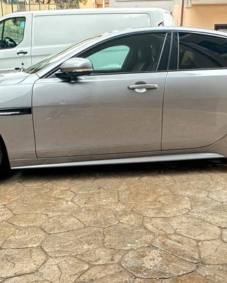 Jaguar XE D200 R-Dynamic