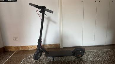 Monopattino Xiaomi Electric Scooter Lite 4