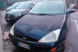 AUTOVETTURA FORD FOCUS