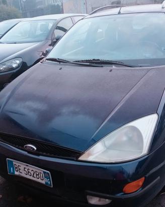 AUTOVETTURA FORD FOCUS