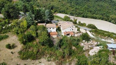 Villa di 500 m² con più di 5 locali a Urbino