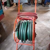 Carrello con tubo avvolgibile per acqua