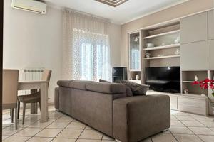 4 LOCALI A GIUGLIANO IN CAMPANIA