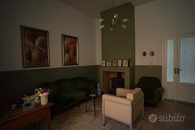 stanza uso studio/ufficio