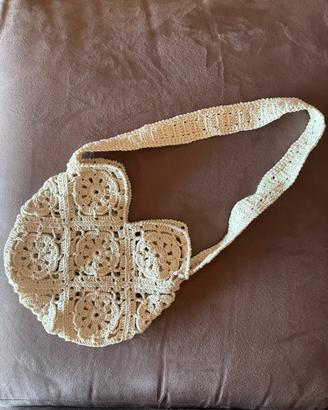 Borsa estiva ricamata a mano