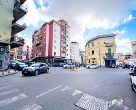 NEGOZIO A NAPOLI