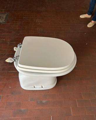 Vaso WC per anziani/disabili con coprivater